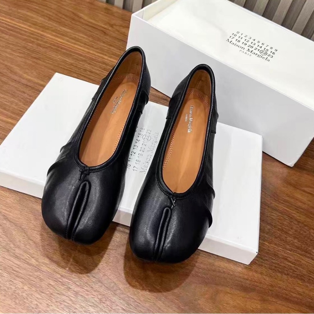 Maison Martin Margiela Black Split-Toe Leather Low Heel Pumps - Picture 3 of 3